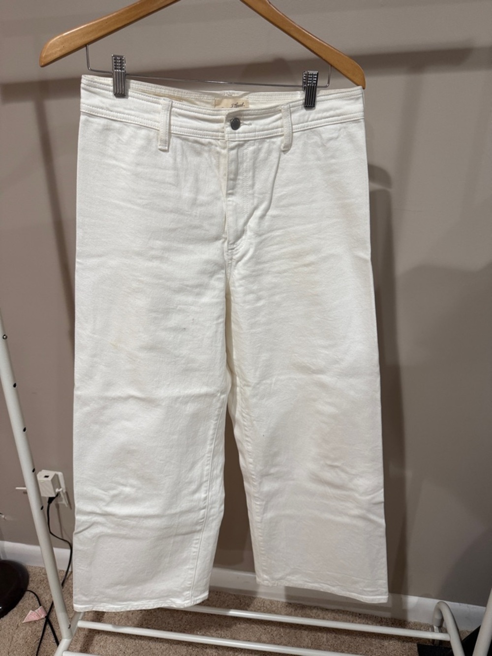 Universal Thread White Cropped Ankle Jeans